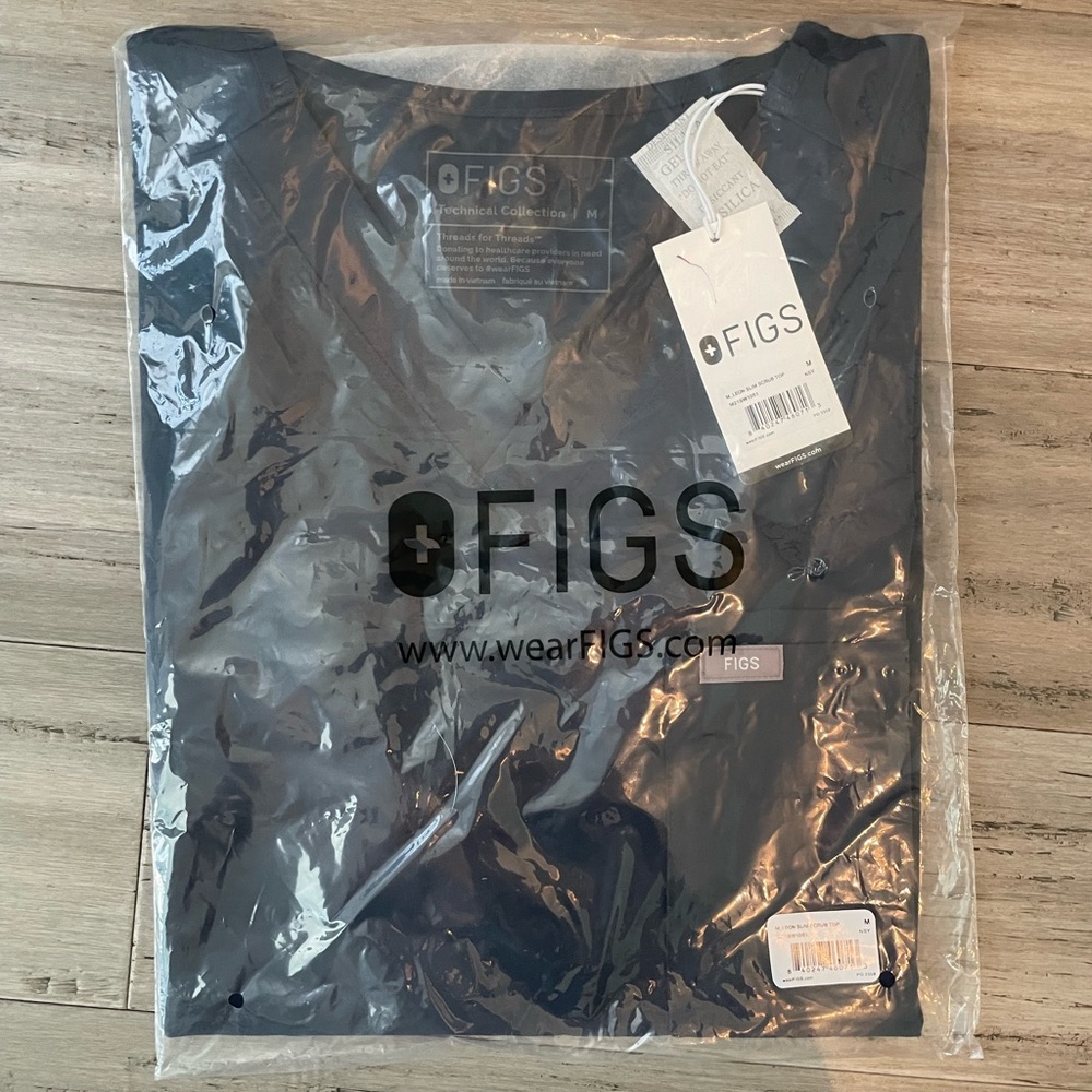 Mens figs scrub top